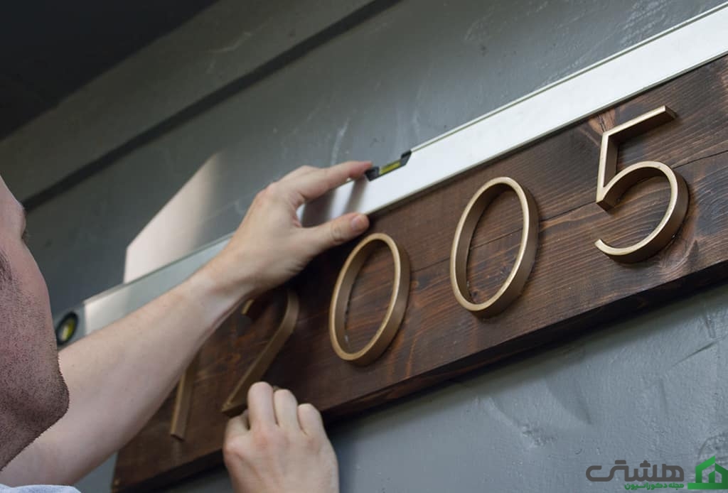 پلاک برجسته منزل نیاز به چسبدار شدن