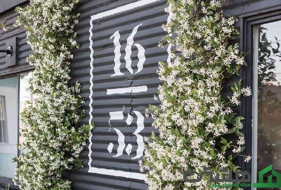 رنگ و قلم‌ مو پلاک منزل