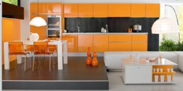استفاده از رنگ نارنجی در آشپزخانه – ترکیب کابینت نارنجی با تم رنگی شگفت انگیز