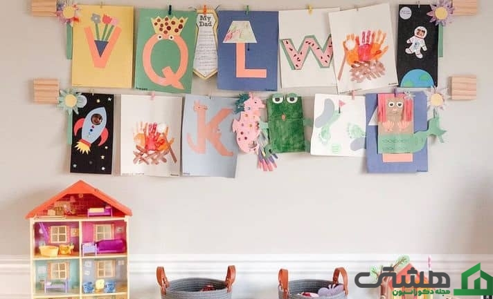 آویزان کردن نقاشیها در اتاق بچه