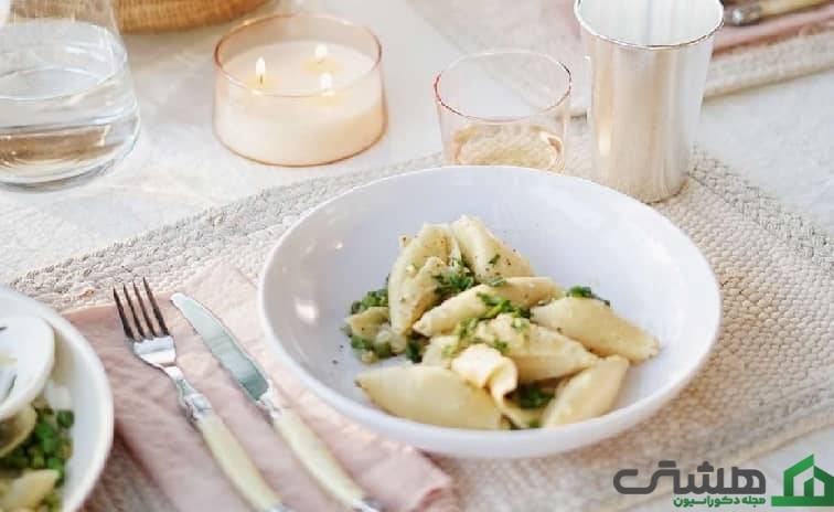 تناژ رنگی یکسان در چیدمان میز غذاخوری