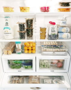 شستن میوه و سبزی برای داشتن یخچال مرتب و منظم