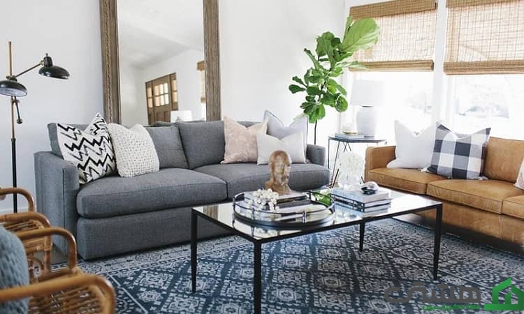 استفاده از فرش بزرگ آبی رنگ در اتاق نشیمن