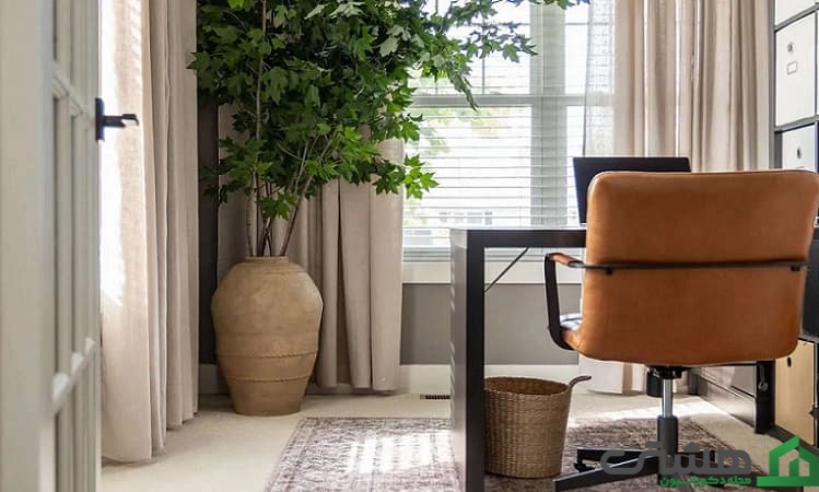 گلدان کنار سالنی خمرهای