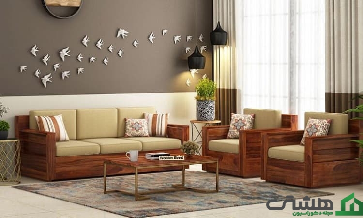 دکوراسیون چوبی پذیرایی با صندلیهای چوبی